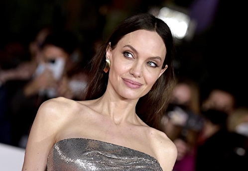 Поклонник актрисы Анджелины Джоли доверился мошенникам по «отмыву» денег