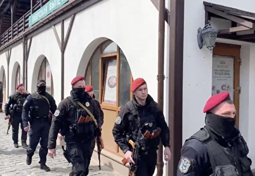 Полиция Украины пытается блокировать доступ в помещения Киево-Печерской лавры