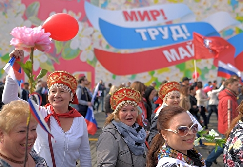 Минтруд России напомнил о выходных днях в мае