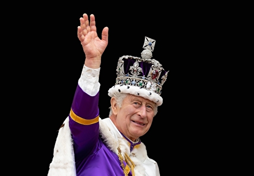 Как интернет праздновал коронацию британского монарха Карла III. Собрали главные мемы