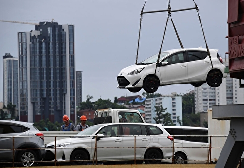 NYT: россияне стали скупать машины и автозапчасти в Дубае для перепродажи в России