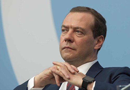 Медведев в ответ Макрону заявил, что геополитическое поражение потерпела не РФ, а НАТО
