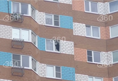 В Москве беспилотник влетел в окно дома на Профсоюзной улице