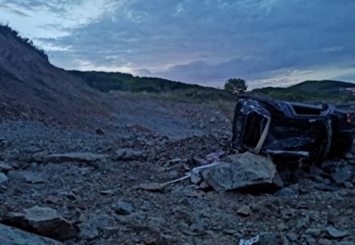 В Приморье джип упал с обрыва: пассажиры выжили