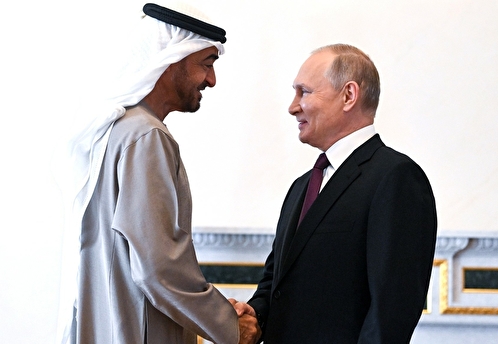 Путин проводит встречу с главой ОАЭ Мухаммедом Бен Заидом Аль Нахайяном на ПМЭФ