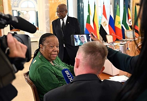 Песков: РФ на встрече с африканскими лидерами отметила важность поставок зерна на континент