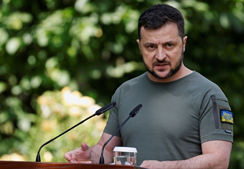 Зеленский заявил, что ВСУ сложно наступать из-за дальнобойного оружия России