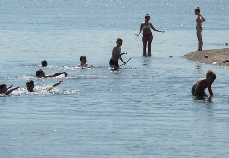 Массовое отравление детей произошло на базе отдыха на Кубани после купания в море