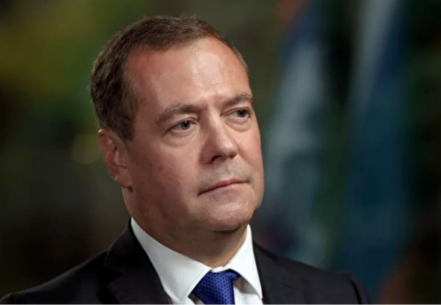 Медведев заявил, что капитуляция Украины откроет путь к миру