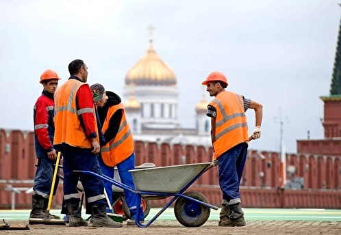 «Ведомости»: из-за курса рубля треть трудовых мигрантов может уехать из РФ