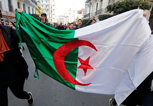 Reuters: Алжир отказал Франции в пролете военных самолетов для вторжения в Нигер