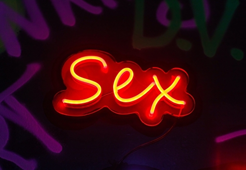 Sex Education: эксперты рассказали, нужны ли в России уроки сексуальной грамотности
