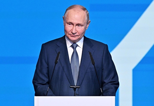 Путин поддержал идею возрождения спортивных парадов на Красной площади