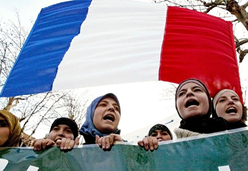 Франция депортирует 39 россиян, приверженных радикальному исламу
