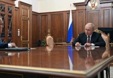 Путин проводит встречу с главой ВТБ Костиным