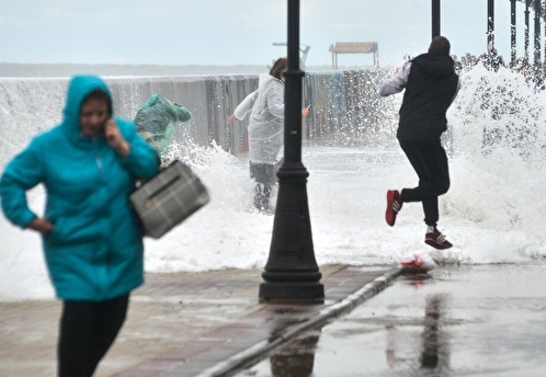 МЧС: штормовой ветер может нарушить жизнеобеспечение 15 регионов России