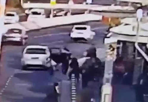 Момент стрельбы террористов по людям в Иерусалиме попал на видео