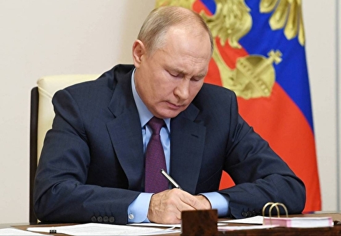 Путин подписал обновленный базовый закон о занятости в России