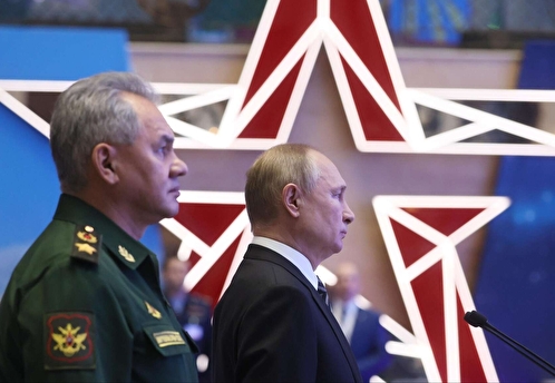Путин почтил память погибших военных минутой молчания