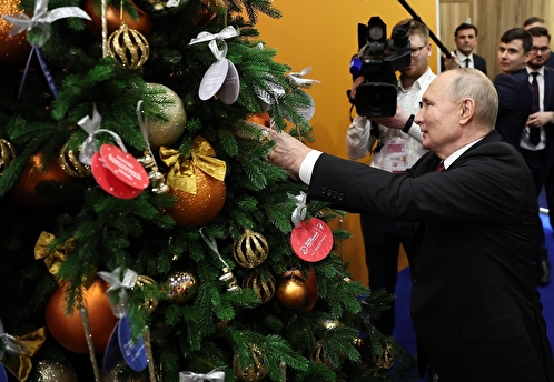 Путин прервал заседание Совета по нацпроектам из-за акции «Елка желаний»