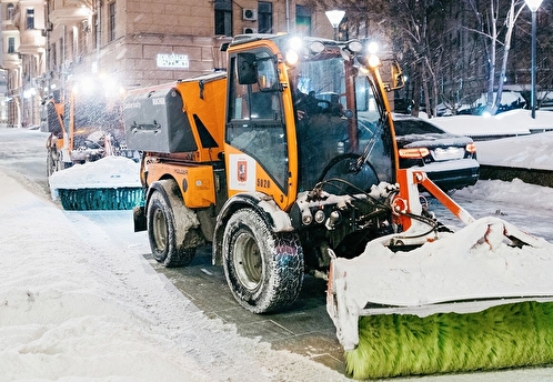 Городские службы в круглосуточном режиме ликвидируют последствия сильного снегопада в Москве
