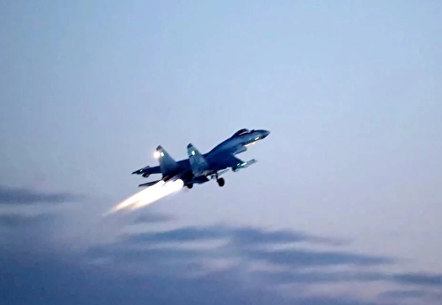 Истребитель Су-35 прикрыл бомбардировщики от авиации ВСУ и отогнал ее