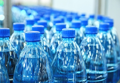 Bloomberg: литровая бутылка может содержать около 240 тысяч пластиковых частиц