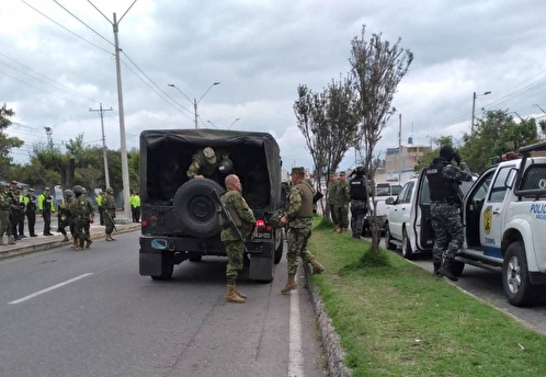 Эквадорские военные стянули бронетехнику в центр столицы страны