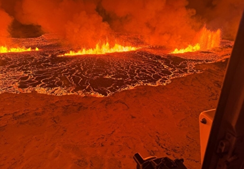 2024, не гони. Извержение вулкана в Исландии, лава сжигает дома жителей Гриндавика