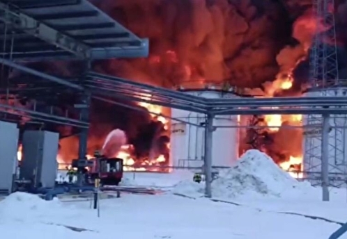 В окрестностях горящей нефтебазы в Клинцах провели эвакуацию из частного сектора