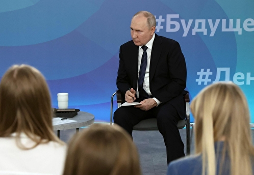 Путин заявил о повышении МРОТ в 2024 году