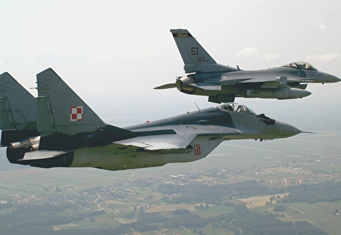 Польша снова подняла в воздух истребители из-за активности дальней авиации РФ
