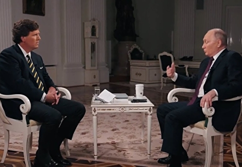 Песков: Путин и Карлсон кратко пообщались не под запись после интервью