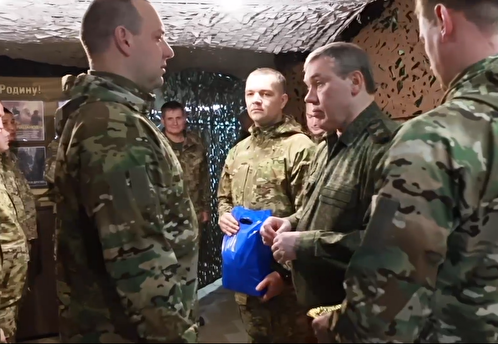 Герасимов посетил командный пункт 58-й армии в зоне СВО и наградил бойцов