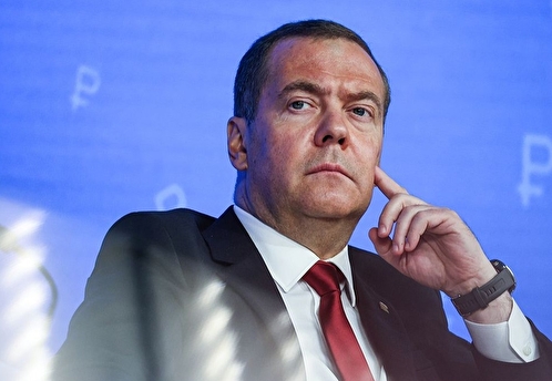 Медведев посчитал стратегические границы России шире географических