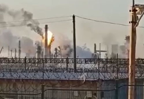 Момент удара беспилотников по нефтезаводу в Рязани попал на видео