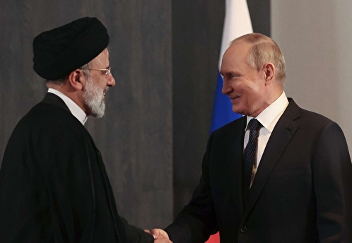 Путин поговорил по телефону с президентом Ирана Раиси