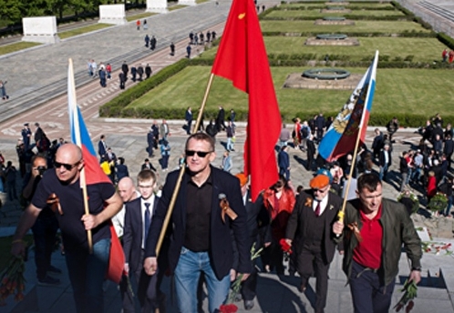 Посольство России потребовало отменить запрет на символику Дня Победы в Германии