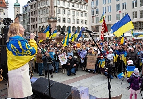 Bild: полиция Берлина запретила протестующим украинцам выступать на своем языке
