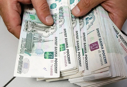 За полгода объем наличных на руках у россиян сократился почти на 600 млрд рублей