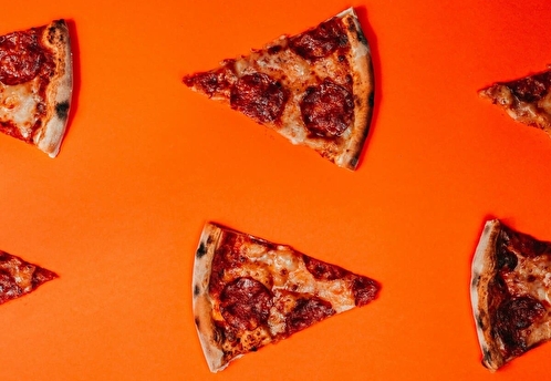 Эксперты рассказали, почему во время ПМС тянет на джанкфуд