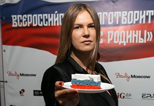 «Вкус Родины»: в Луганск доставили тысячу десертов к Дню российского флага