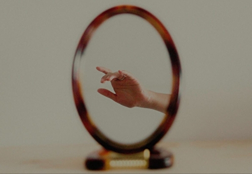 «Зеркало и карта с навигатором»: в чем суть стратегического системного подхода в психотерапии