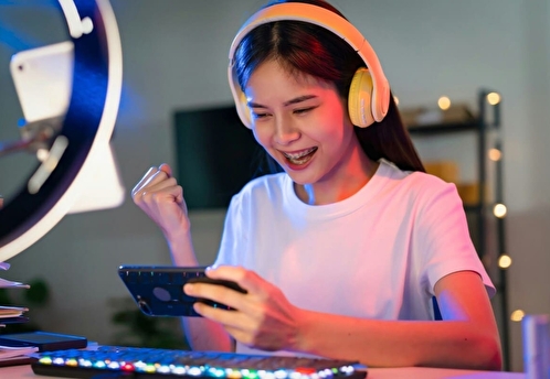 Эксперт рассказала, почему родители всё чаще выбирают гаджеты вместо образования