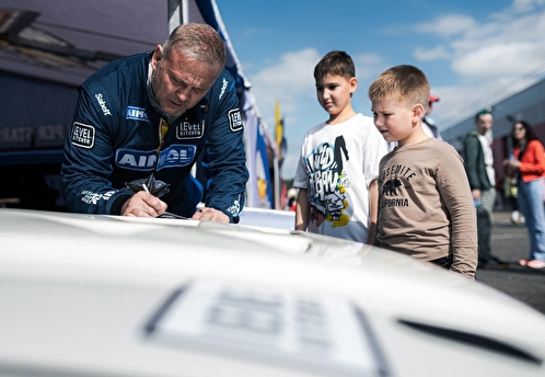 Жизнь в стиле дрифт: Дмитрий Добровольский — о том, почему россияне полюбили вид спорта из Японии и как с нуля создать индустрию для пилотов