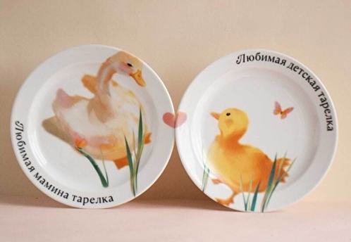 Flowwow представил лимитированную коллекцию посуды к Дню матери