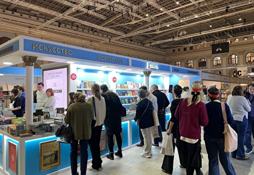 Выставка Non/fiction° 27 открыта: стенд БОМБОРЫ работает