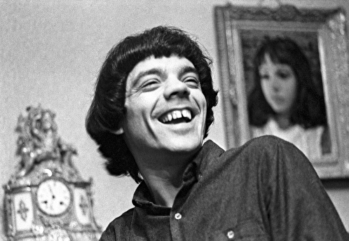 У издательства «Бомбора» вышла книга Константина Райкина «Школа удивления. Дневник ученика»