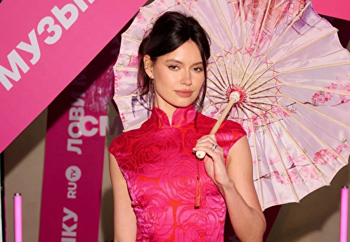 RU.TV запустил бьюти-проект «Сияй по-звездному» с Катей Голден