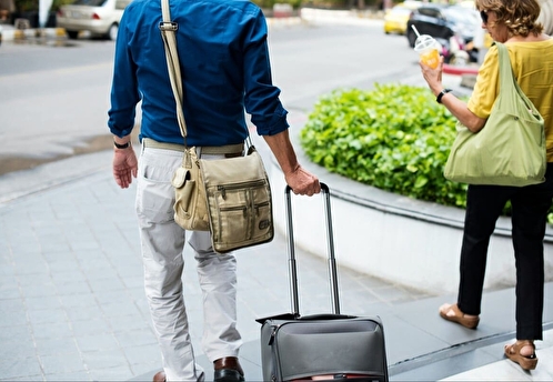 Мужчины предпочитают не планировать путешествия и доверяют выбор поездок женщинам — исследование